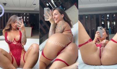 Video de Karol Rosalin brincando com a buceta com lingerie vermelha