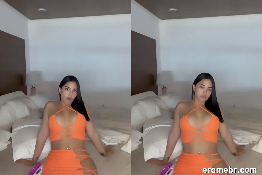 Ana Paula Saenz fodendo de quatro até levar gozada na cara