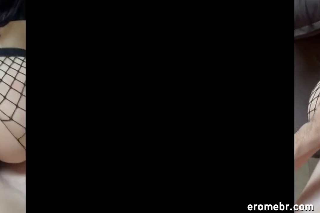 Beatriz Salvatore anal apertadinho de quatro no sofá