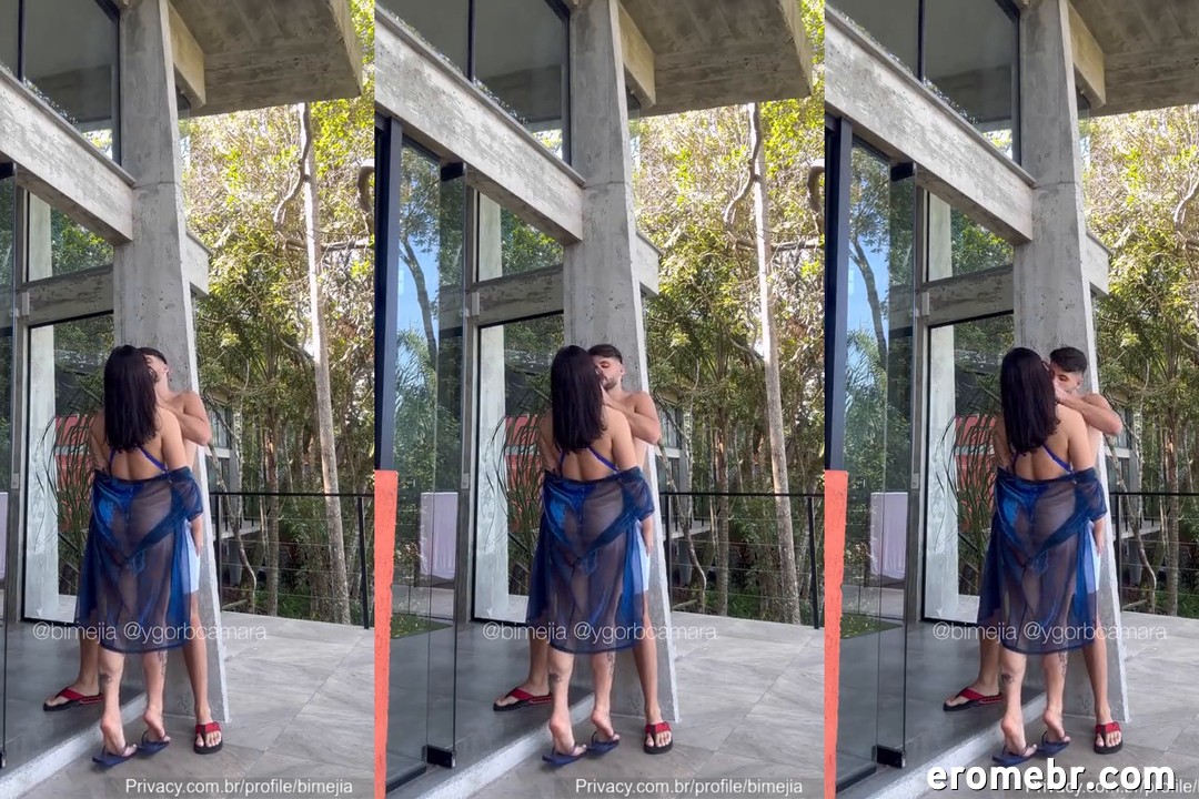 Bi Mejia sexo de quatro apoiada na cadeira