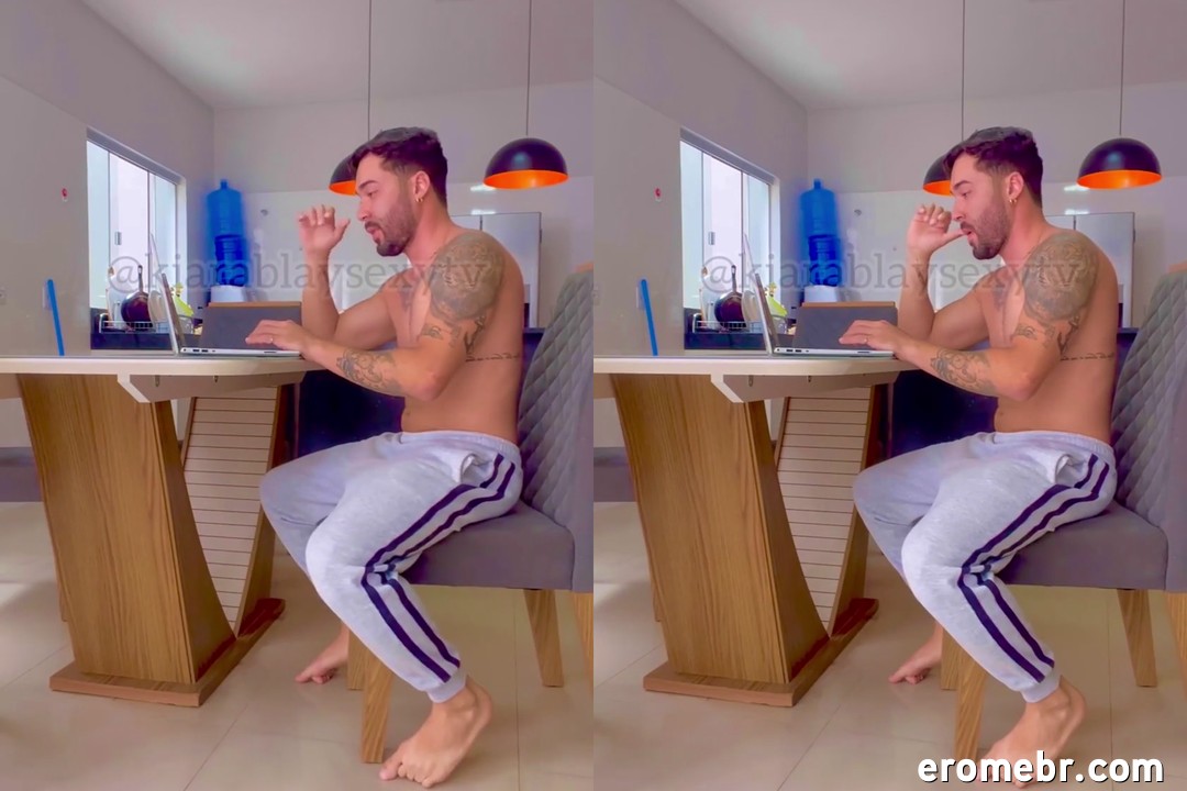 Kiara Blay transando dando a buceta até ganhar gozada na cara