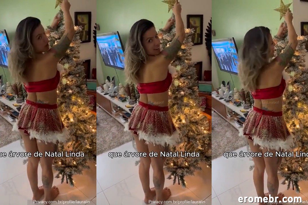 Lauralin fantasiada de mamãe noel dando a buceta no natal