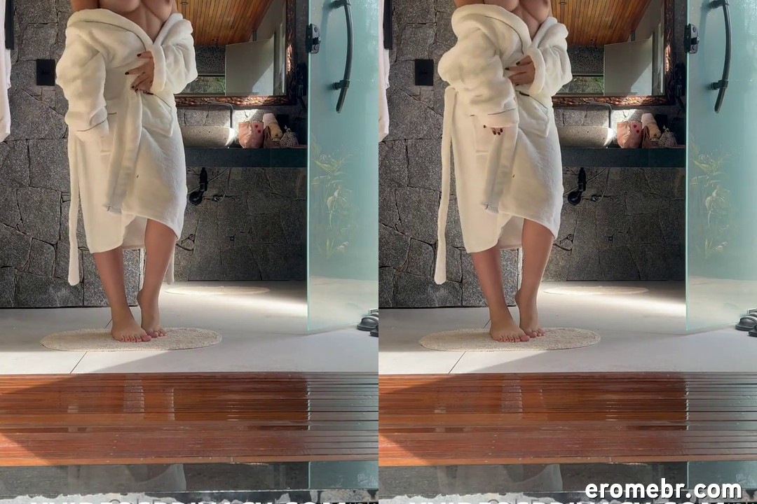 Mala Pink exibindo os peitos