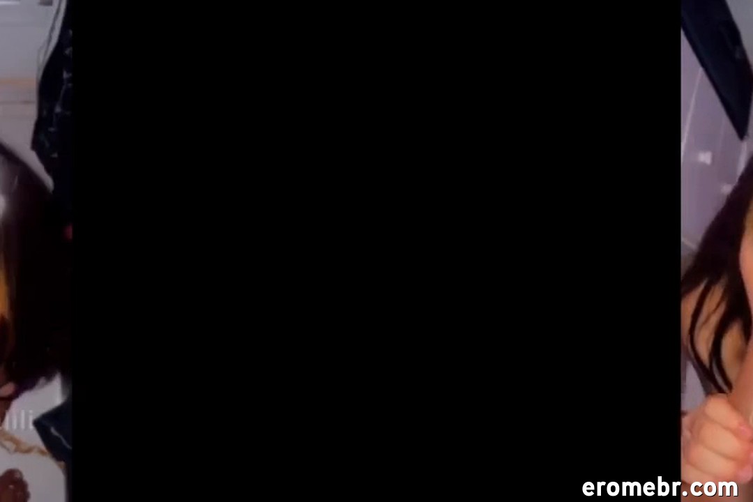 Mariah Kalili xxx mamando e dando a bucetinha no banheiro