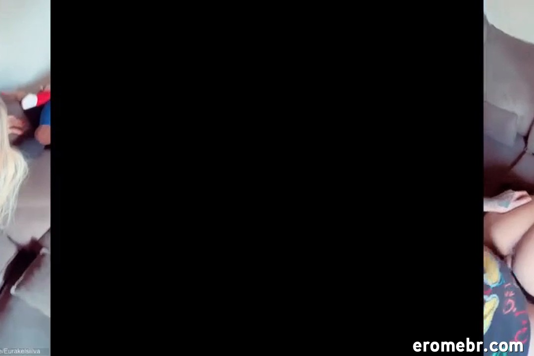 Rakel Silva nua de quatro dando a bucetinha e gemendo