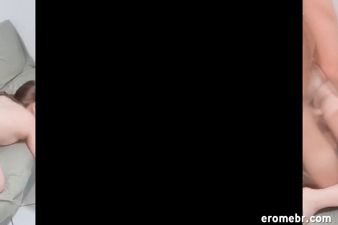 Sandy Fonseca transando de quatro usando plug anal